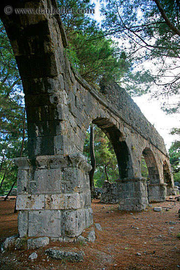 aquaduct-arches-2.jpg