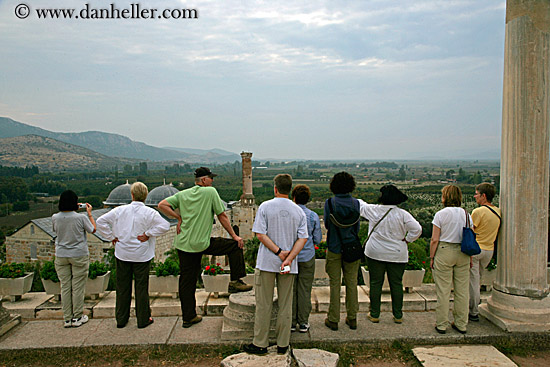 tourists-looking-at-view.jpg