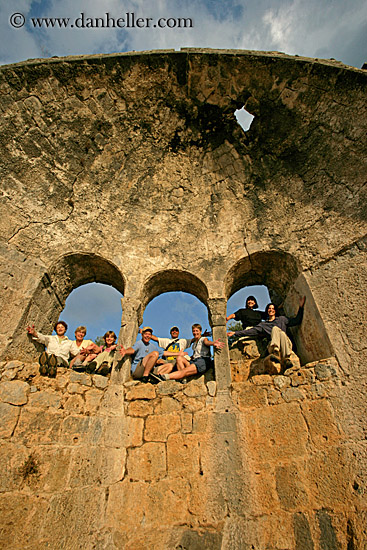 tour-group-n-arch-window-ruins-6.jpg