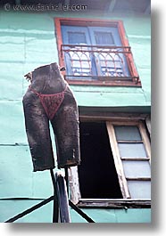 images/LatinAmerica/Argentina/BuenosAires/LaBoca/PaintedTown/hips-statue.jpg