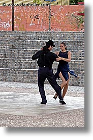 images/LatinAmerica/Argentina/BuenosAires/LaBoca/People/TangoDancers/tango-dancers-1c.jpg