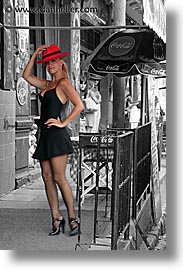 images/LatinAmerica/Argentina/BuenosAires/LaBoca/People/TangoDancers/tango-dancers-2a.jpg