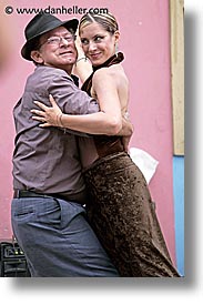 images/LatinAmerica/Argentina/BuenosAires/LaBoca/People/TangoDancers/tourist-tango-2.jpg