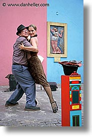 images/LatinAmerica/Argentina/BuenosAires/LaBoca/People/TangoDancers/tourist-tango-3.jpg