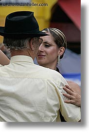 images/LatinAmerica/Argentina/BuenosAires/LaBoca/People/TangoDancers/tourist-tango-5.jpg