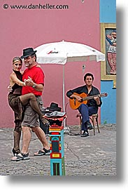 images/LatinAmerica/Argentina/BuenosAires/LaBoca/People/TangoDancers/tourist-tango-6.jpg