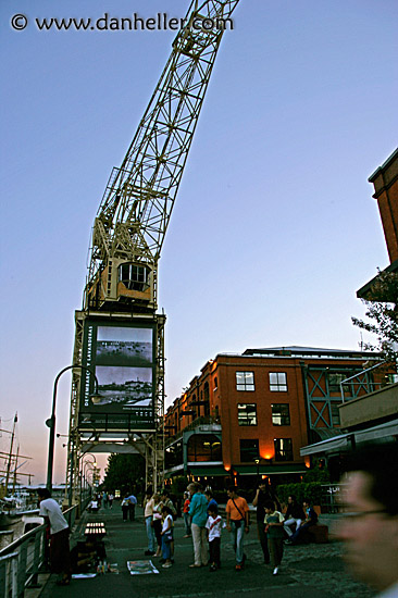 puerto-madero-crane.jpg