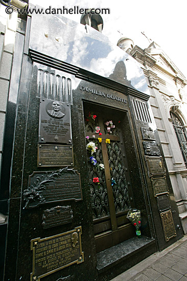 eva-peron-grave-2.jpg