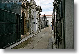images/LatinAmerica/Argentina/BuenosAires/RecoletaCemetery/grave-alley-2.jpg