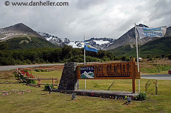 hotel-del-glacier-sign.jpg