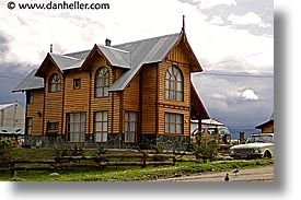 images/LatinAmerica/Argentina/Ushuaia/ushuaia-houses-1.jpg