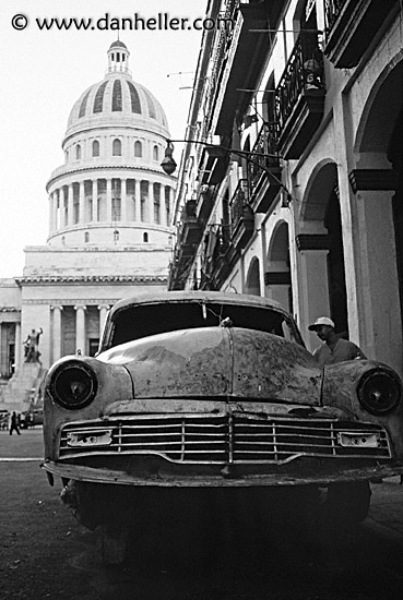 car-capitolio-bw.jpg