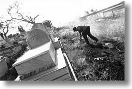 images/LatinAmerica/Cuba/Cemeteries/gardener.jpg