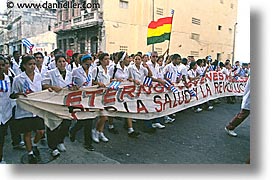 images/LatinAmerica/Cuba/Parade/parade-01.jpg