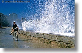 images/LatinAmerica/Cuba/People/DanJill/wave-biking.jpg