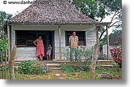 images/LatinAmerica/Cuba/People/Kids/family-on-porch.jpg