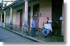 images/LatinAmerica/Cuba/People/Men/outdoor-barber.jpg