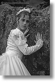 images/LatinAmerica/Cuba/People/QuinceAnos/quince-anos-dress-2-bw.jpg