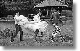 images/LatinAmerica/Cuba/People/QuinceAnos/quince-anos-dress-4-bw.jpg