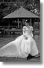 images/LatinAmerica/Cuba/People/QuinceAnos/quince-anos-dress-7-bw.jpg