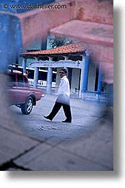 images/LatinAmerica/Cuba/PinarDelRio/ppl-in-mirror-2.jpg