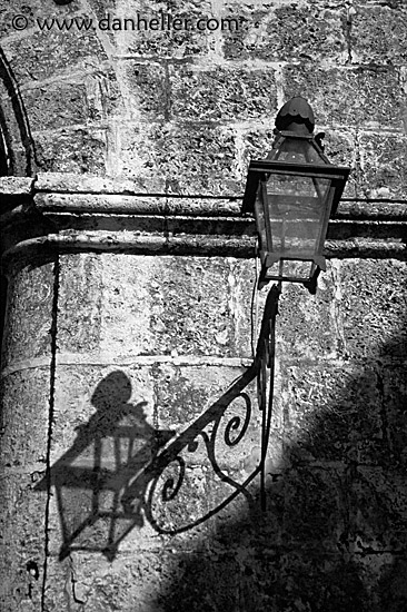 catedral-lamp-bw.jpg