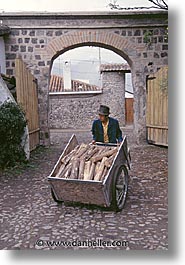 images/LatinAmerica/Ecuador/People/wheelbarrow.jpg