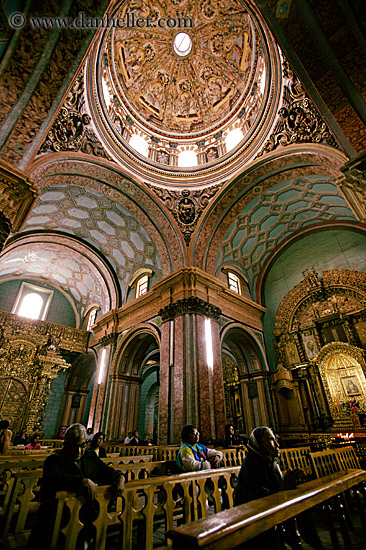 arches-domes-n-praying-ppl.jpg