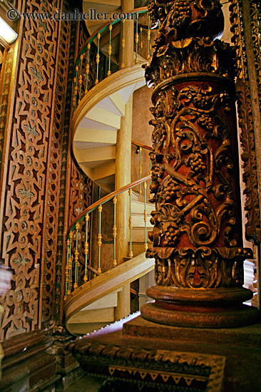 spiral-stairs-n-ornate-pillar.jpg