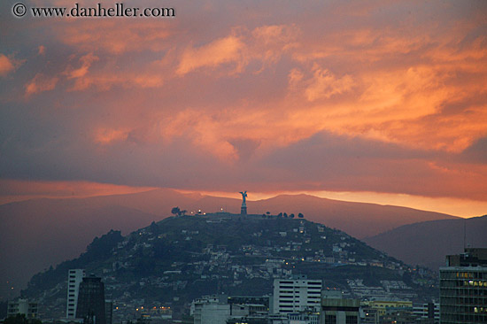 panecillo-virgin-statue-sunset.jpg