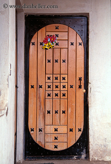 wood-door-xmas-bells.jpg