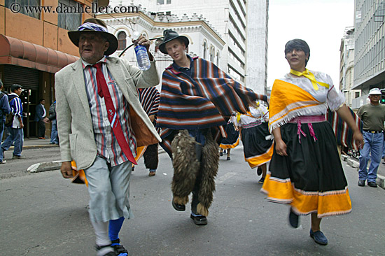 strangely-dressed-people-walking-funny.jpg