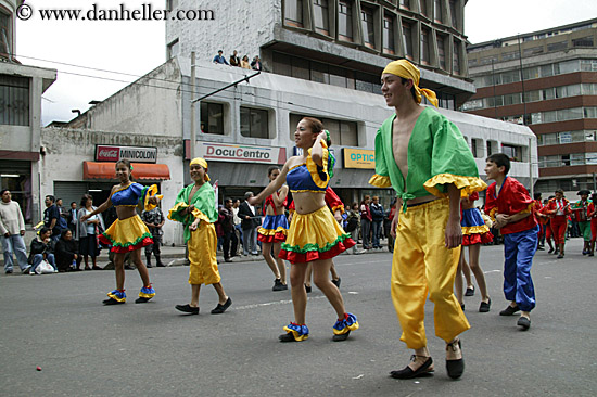 yellow-pirates-dancing.jpg