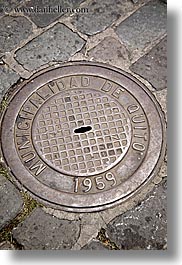 images/LatinAmerica/Ecuador/Quito/Town/quito-manhole-3.jpg