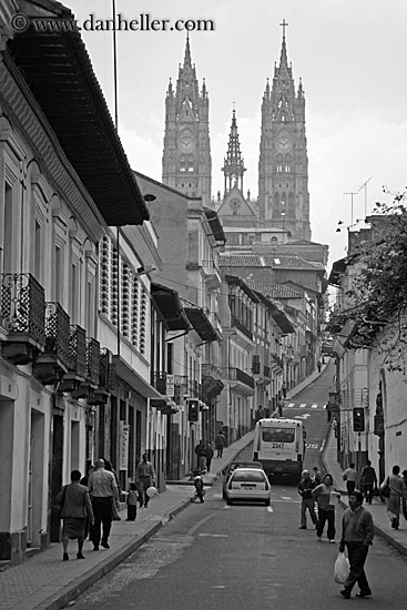 quito-street-4-bw.jpg