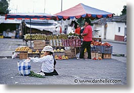 images/LatinAmerica/Ecuador/Saquisili/girl-market-a.jpg