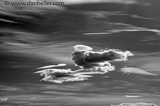 lenticular-clouds-3-bw.jpg