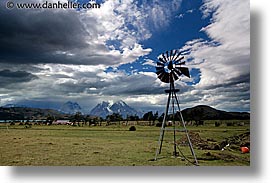 images/LatinAmerica/Patagonia/EstanciaLazo/windmill-2.jpg