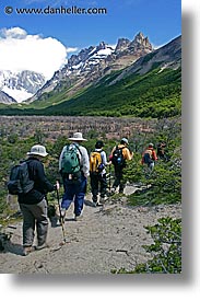 images/LatinAmerica/Patagonia/FitzRoy/fitzroy-hikers-5.jpg