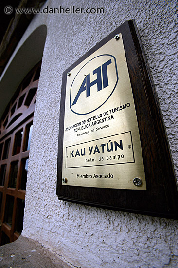 kau-yatun-sign.jpg