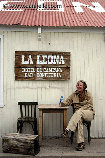 la-leona-cafe-2.jpg