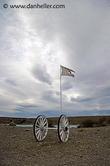 wheels-n-flag.jpg