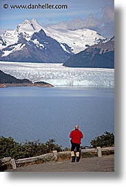 images/LatinAmerica/Patagonia/MorenoGlacier/GlacierViewing/glacier-viewing-1.jpg