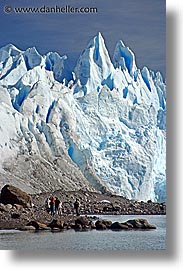 images/LatinAmerica/Patagonia/MorenoGlacier/GlacierViewing/glacier-viewing-3.jpg