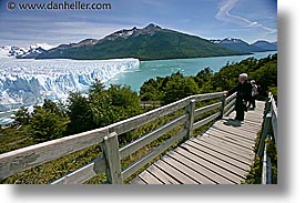 images/LatinAmerica/Patagonia/MorenoGlacier/GlacierViewing/glacier-viewing-5.jpg