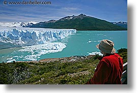 images/LatinAmerica/Patagonia/MorenoGlacier/GlacierViewing/glacier-viewing-9.jpg