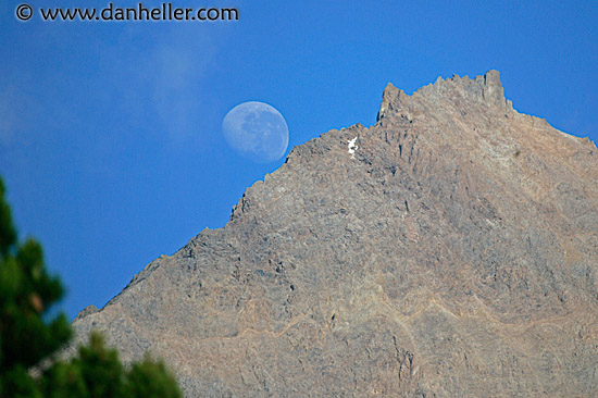 moon-n-mtn-1.jpg