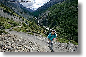 images/LatinAmerica/Patagonia/TorresDelPaine/rvr-gorge-hiking-4a.jpg