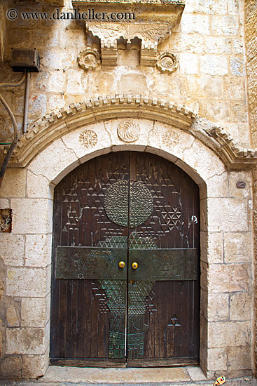 synagogue-door-n-arch.jpg
