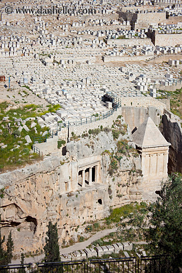 zechariah-n-bnei_hezir-tomb.jpg